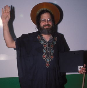 Richard Stallman 扮演 St. IGNUcius